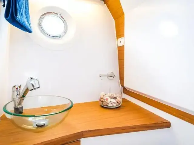 Alfastreet 32 cabin