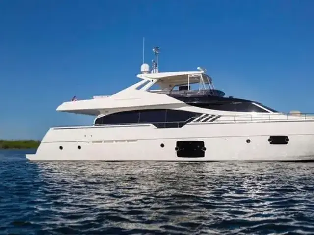 Ferretti Yachts 870