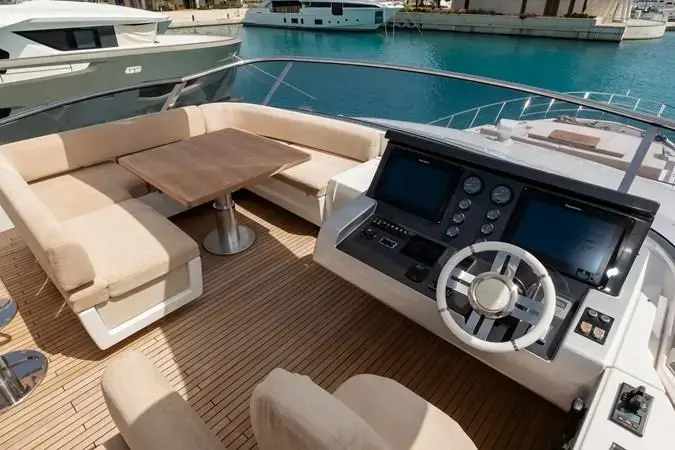 2015 Azimut alina