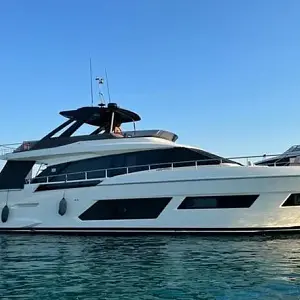 2021 Ferretti Yachts 670