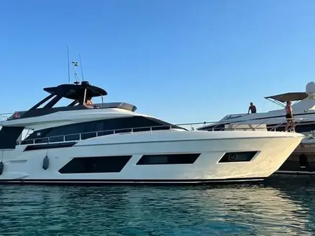 Ferretti Yachts 670