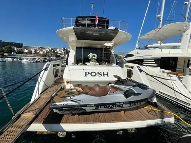 Ferretti Yachts 670