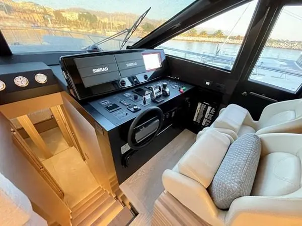 2021 Ferretti 670