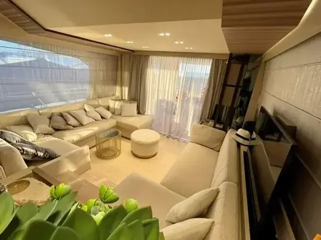 Ferretti Yachts 670