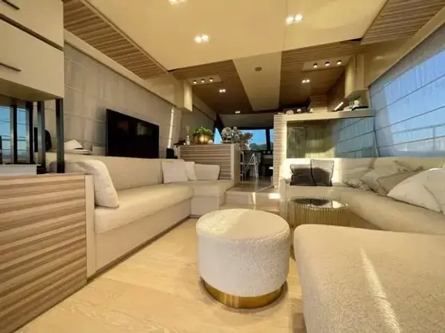 Ferretti Yachts 670