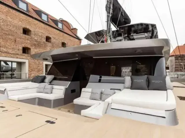 Moon Yacht Moon 65