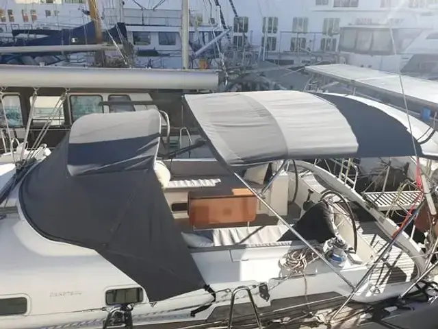 Beneteau White Dove