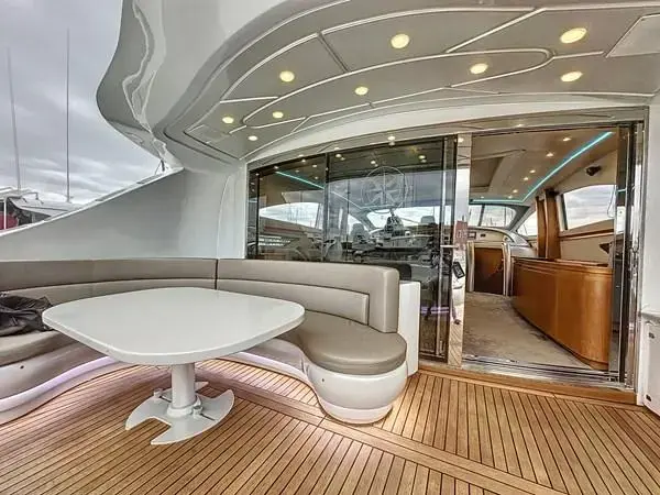 2004 Pershing nautilus