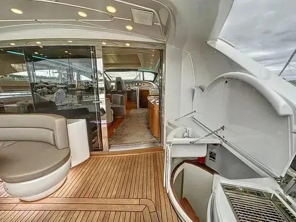 2004 Pershing nautilus