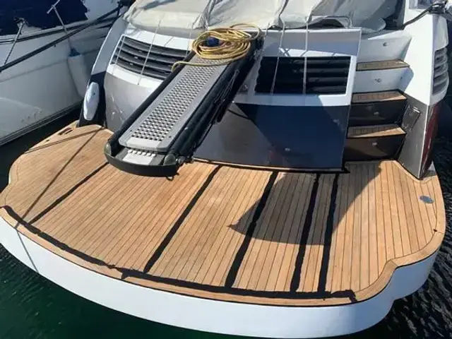 Pershing 46