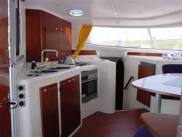 2007 Fountaine Pajot 2007 fountaine pajot lavezzi