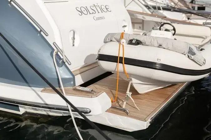 2020 Azimut solstice