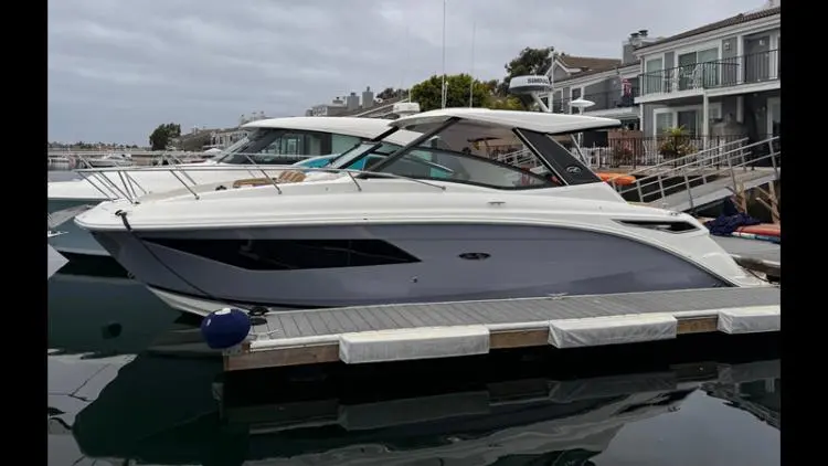 2021 Sea Ray 320 sundancer