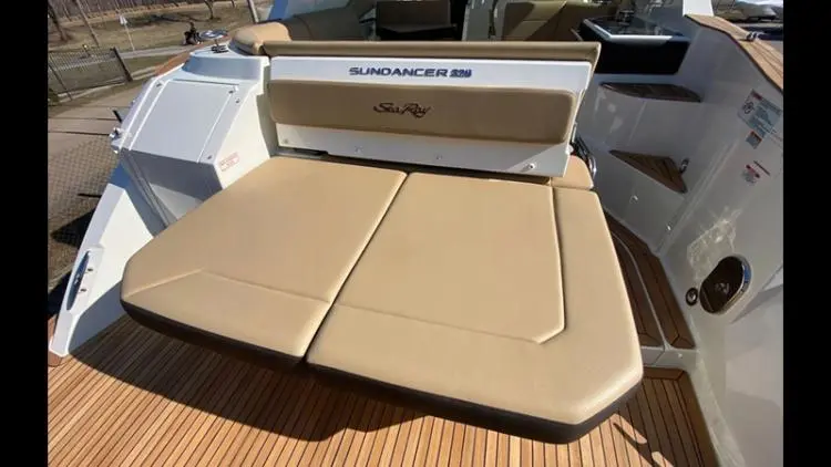 2021 Sea Ray 320 sundancer