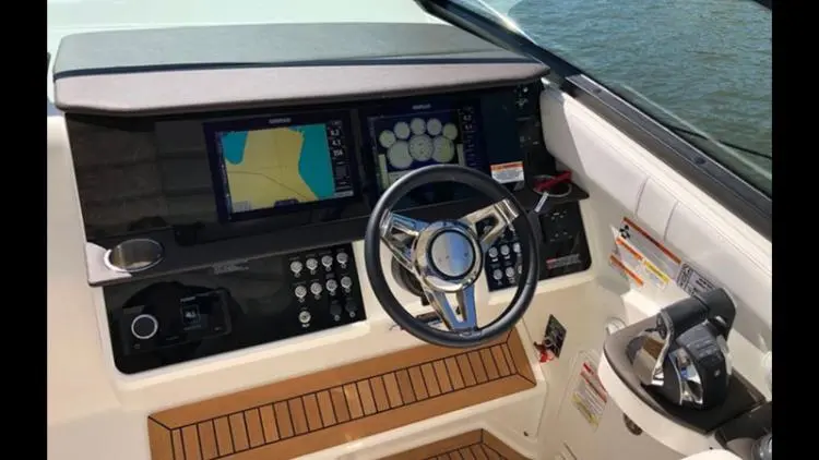 2021 Sea Ray 320 sundancer