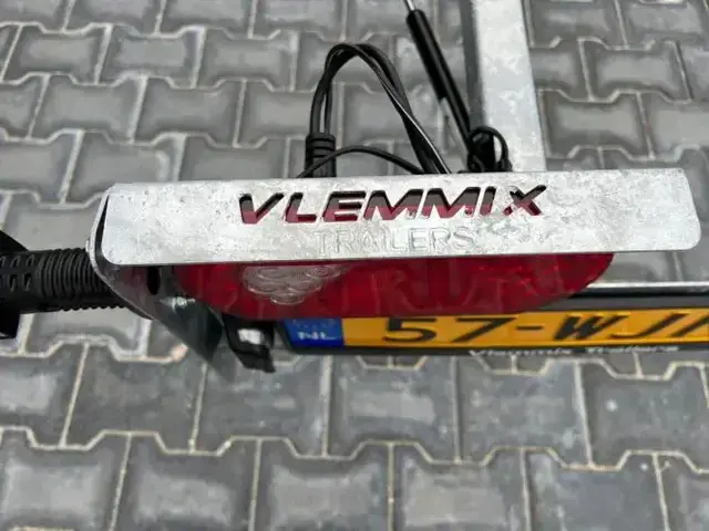 Vlemmix 1800 KG met Wegklapbare LED verlichting