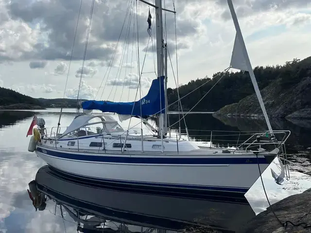 Hallberg-Rassy 34