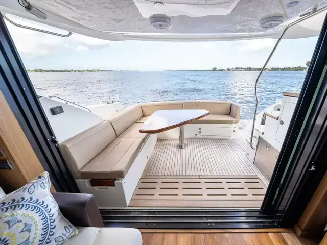 Sea Ray L590 Fly