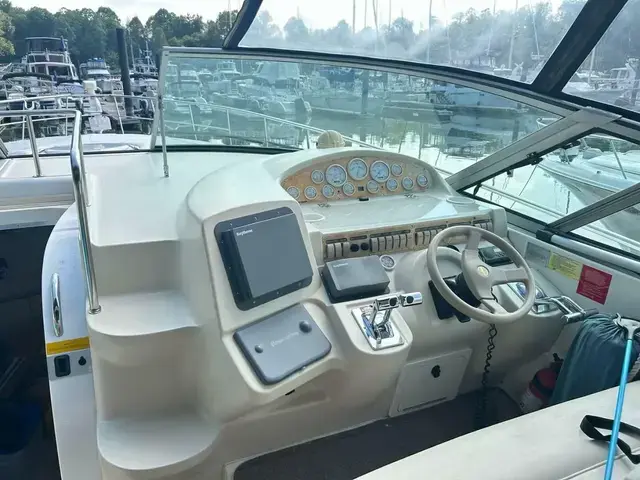 Cruisers Yachts 4270 Esprit