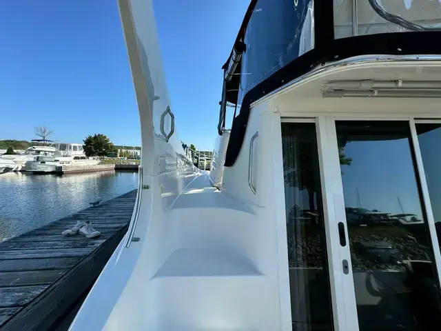 Carver 36 Mariner