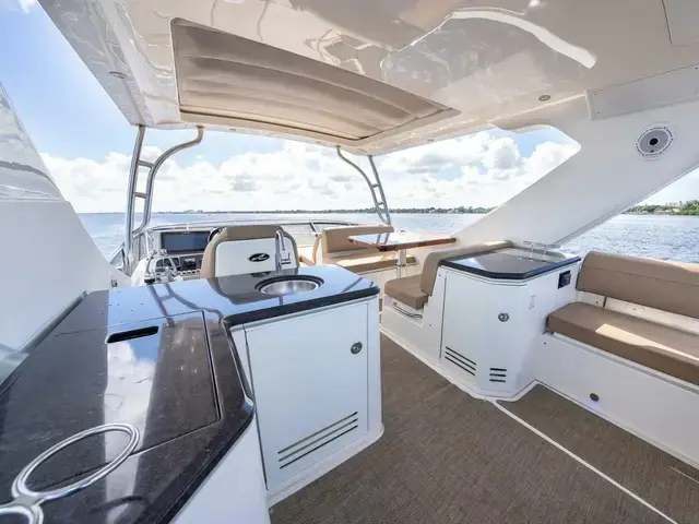 Sea Ray L590 Fly