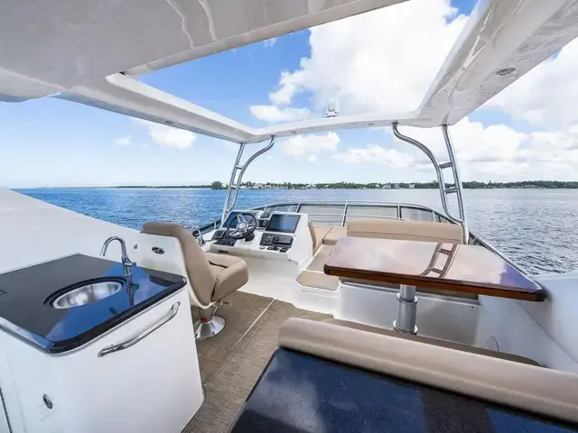 Sea Ray L590 Fly