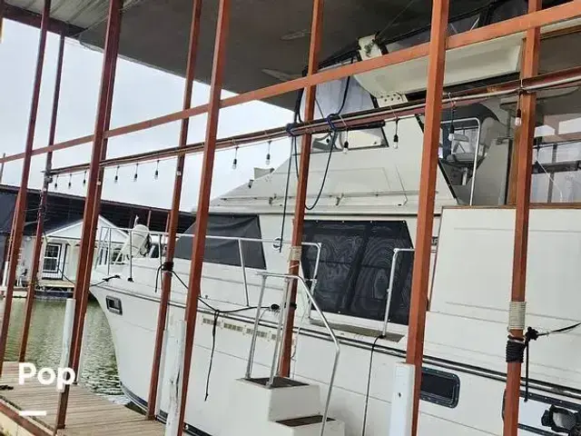 Carver 4207 Aft Cabin