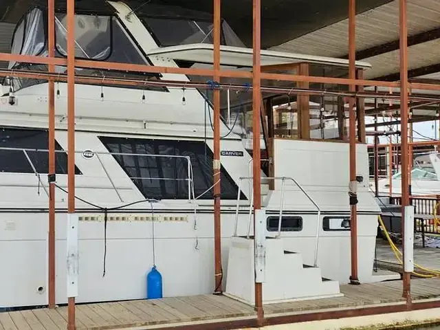 Carver 4207 Aft Cabin