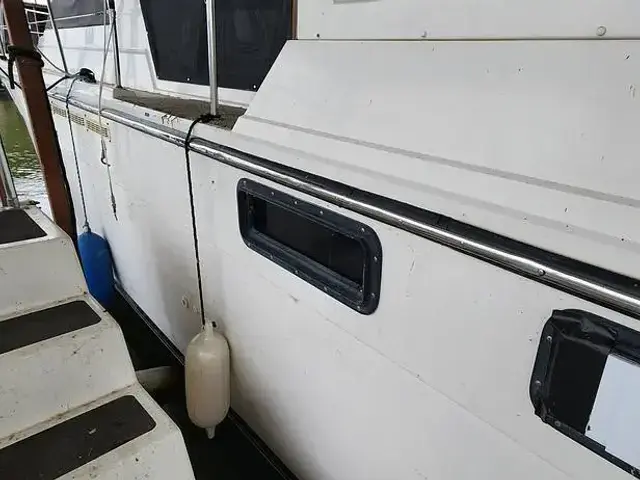 Carver 4207 Aft Cabin