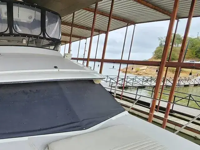 Carver 4207 Aft Cabin