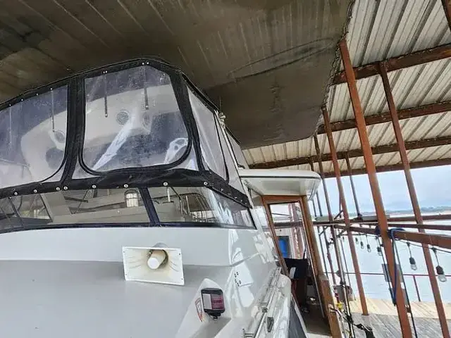 Carver 4207 Aft Cabin