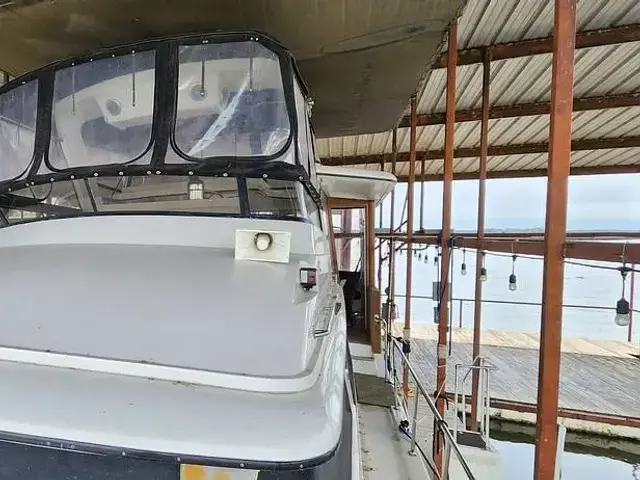 Carver 4207 Aft Cabin