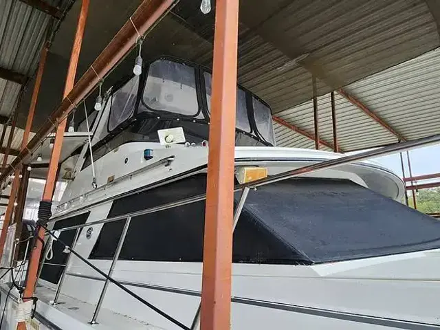 Carver 4207 Aft Cabin