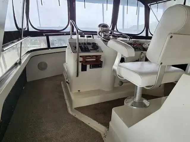 Carver 4207 Aft Cabin