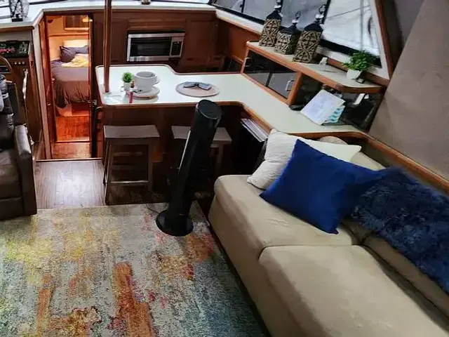 Carver 4207 Aft Cabin