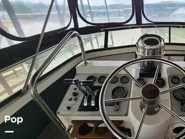 Carver 4207 Aft Cabin