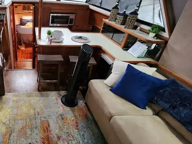 Carver 4207 Aft Cabin