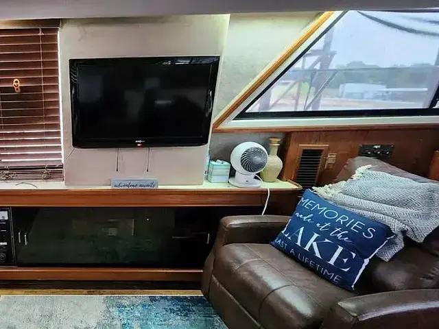 Carver 4207 Aft Cabin