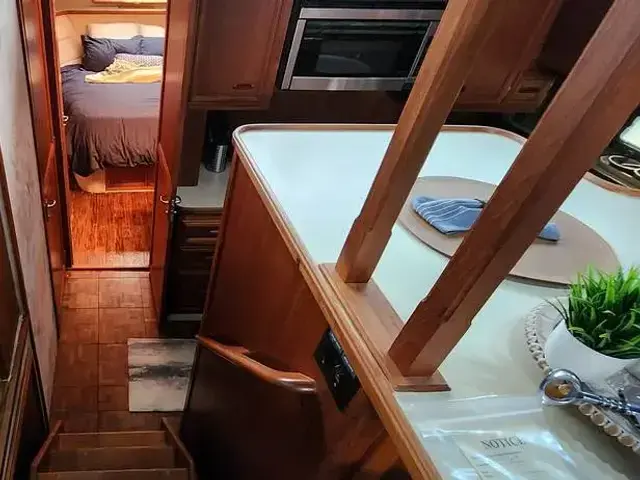 Carver 4207 Aft Cabin