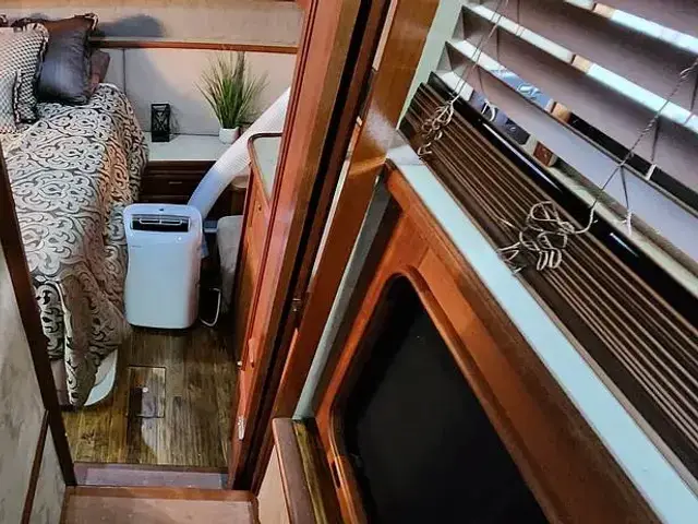 Carver 4207 Aft Cabin