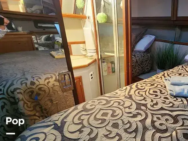 Carver 4207 Aft Cabin