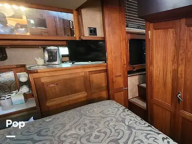 Carver 4207 Aft Cabin