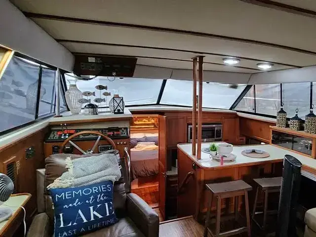 Carver 4207 Aft Cabin