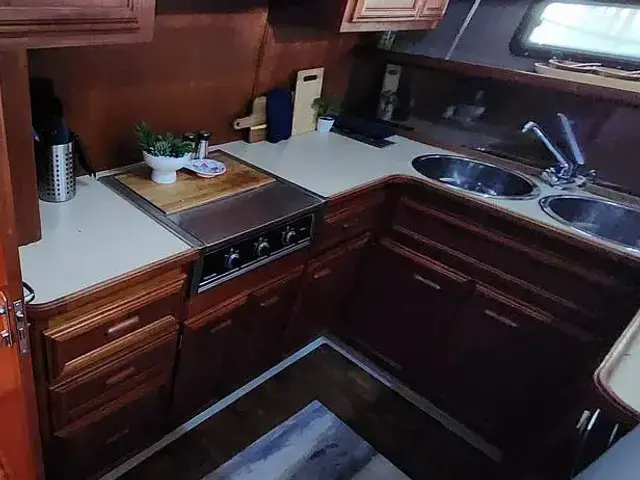 Carver 4207 Aft Cabin