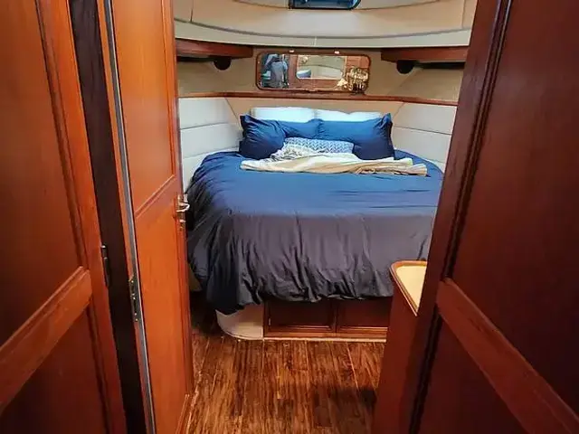 Carver 4207 Aft Cabin