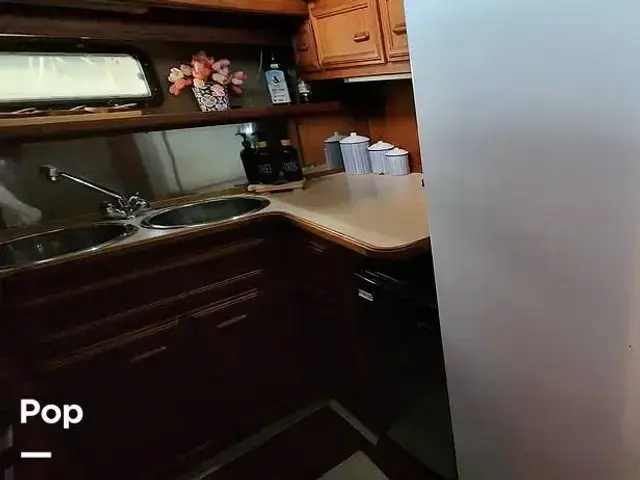 Carver 4207 Aft Cabin