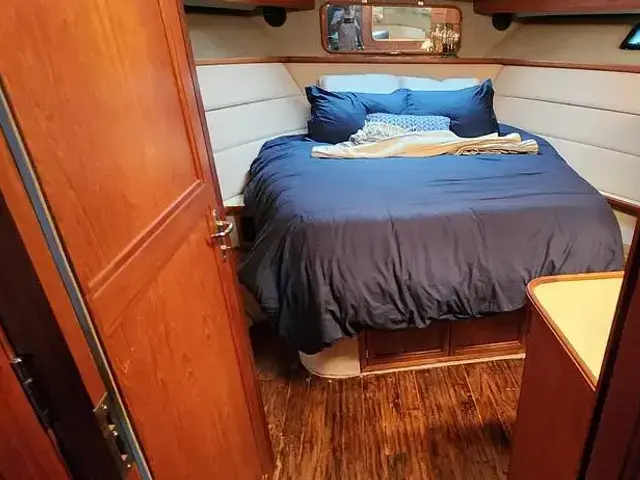 Carver 4207 Aft Cabin