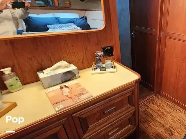 Carver 4207 Aft Cabin