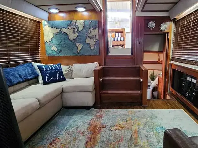 Carver 4207 Aft Cabin