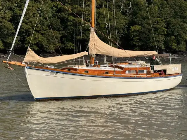 Classic Warner 33 Bermudan Cutter